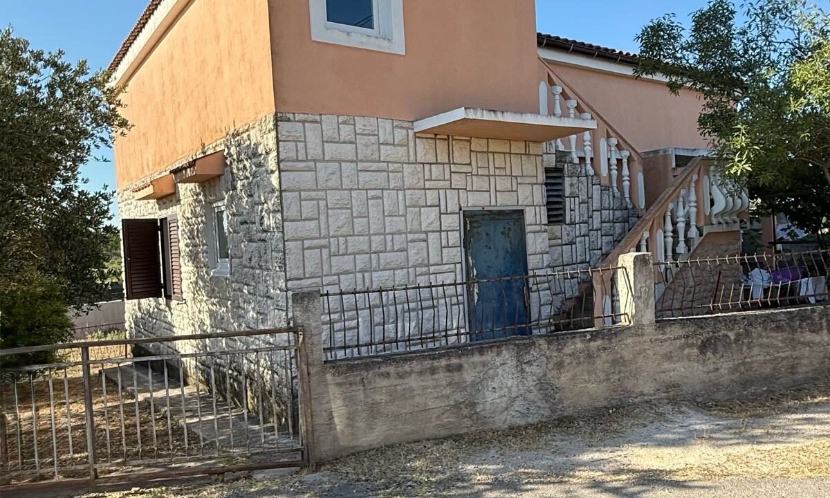 prodaju-kuca-visocanima-slika-253876433