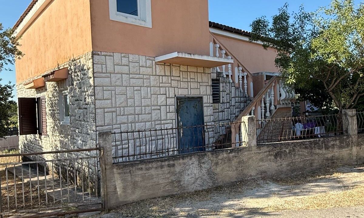 prodaju-kuca-visocanima-slika-253876436