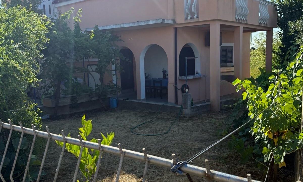 prodaju-kuca-visocanima-slika-253876441