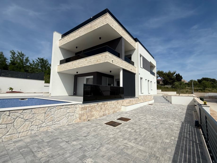 prodaju-moderna-vila-bazenom-pogledom-more-rtina-miocici-slika-251402434