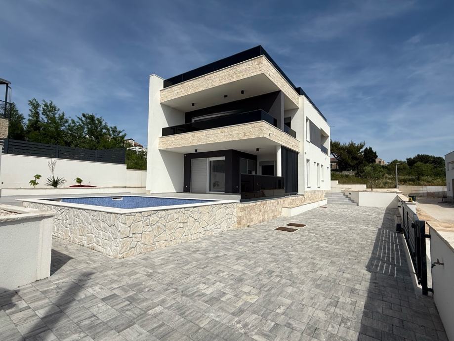 prodaju-moderna-vila-bazenom-pogledom-more-rtina-miocici-slika-251402435