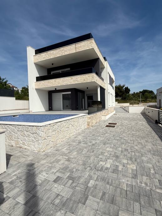prodaju-moderna-vila-bazenom-pogledom-more-rtina-miocici-slika-251402437